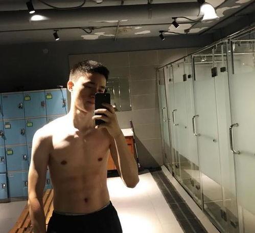 国产精瘦帅哥飞机视频网,揭秘空中魅力瞬间